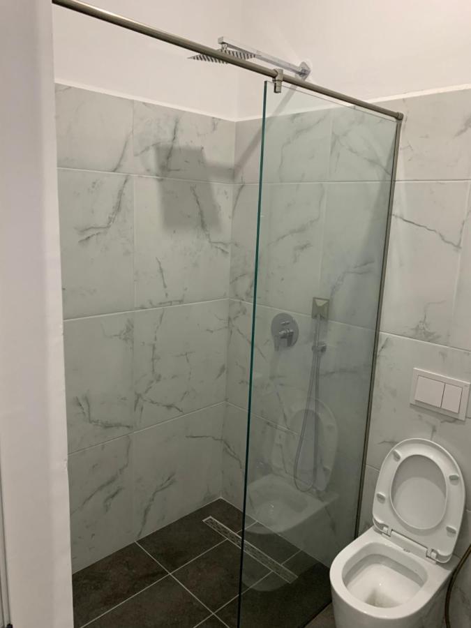 Hotel Restaurant Deso Shijak Экстерьер фото